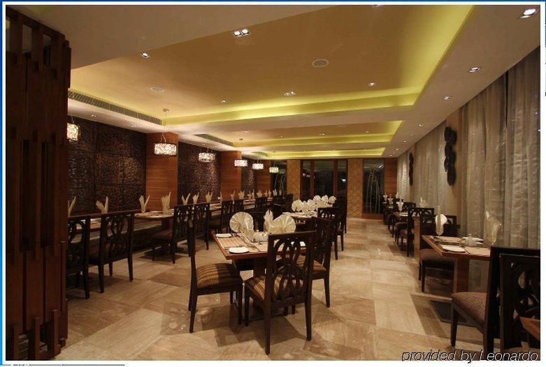 Hotel Riverview Ahmedabad Restaurant photo