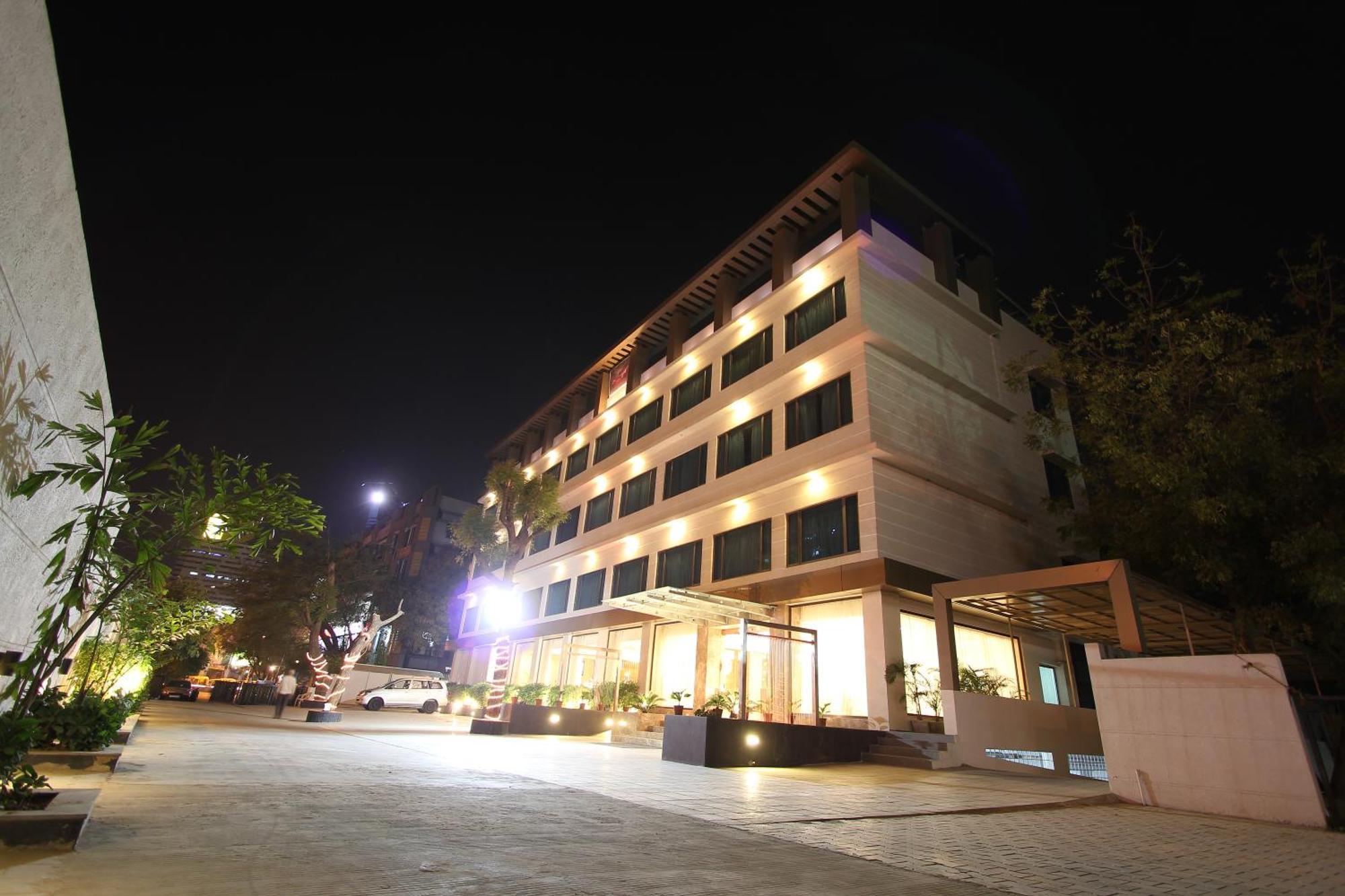 Hotel Riverview Ahmedabad Exterior photo