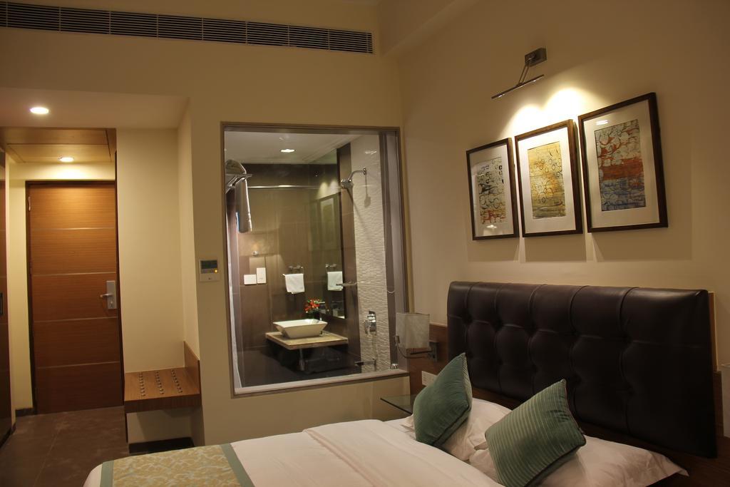 Hotel Riverview Ahmedabad Room photo